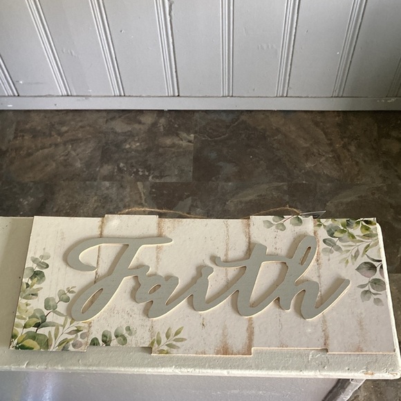 NWT- FAITH Floral Wooden Rustic Farmhouse Chic Hanging Fence Decoration Sign - Picture 11 of 17